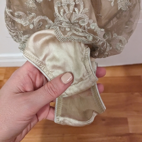 Body corset silk and gold embroidery - Picture 11 of 16